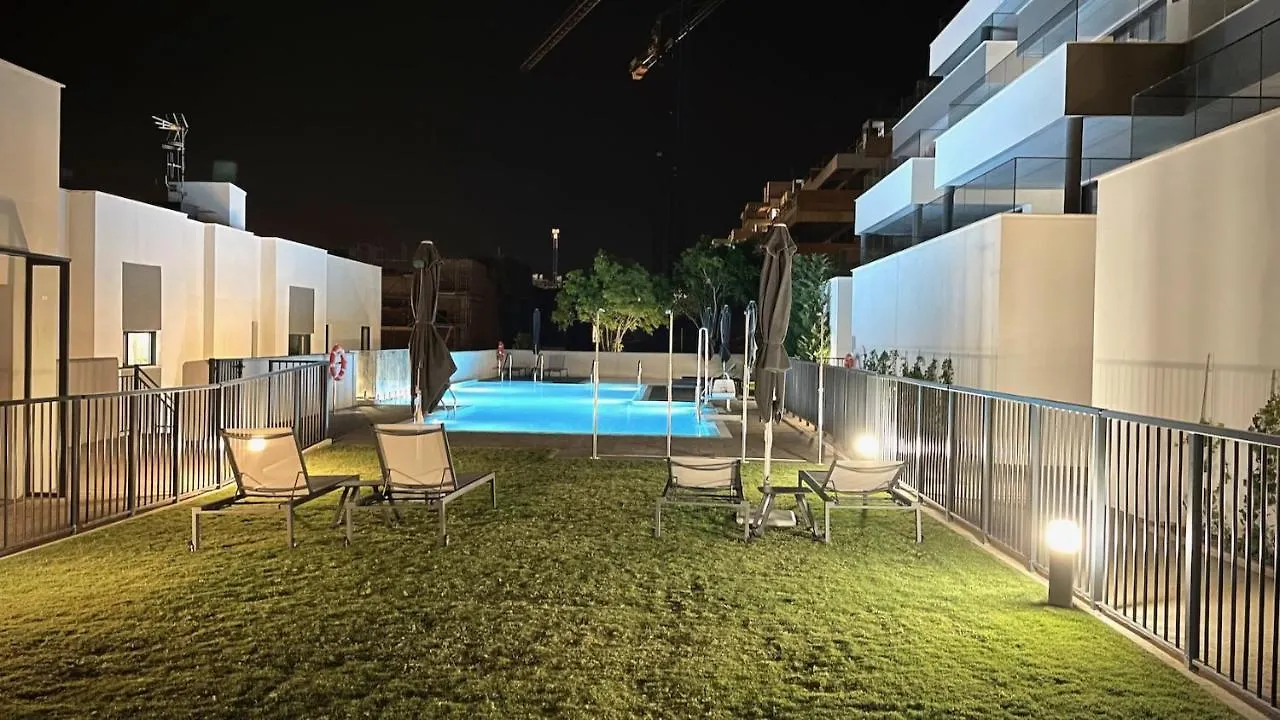 Estepona Place - Spacious Family City Apartment