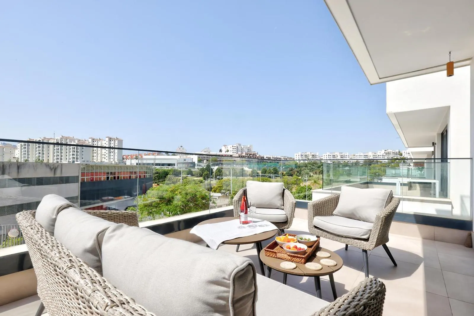 Estepona Place - Spacious Family City Apartment Spain