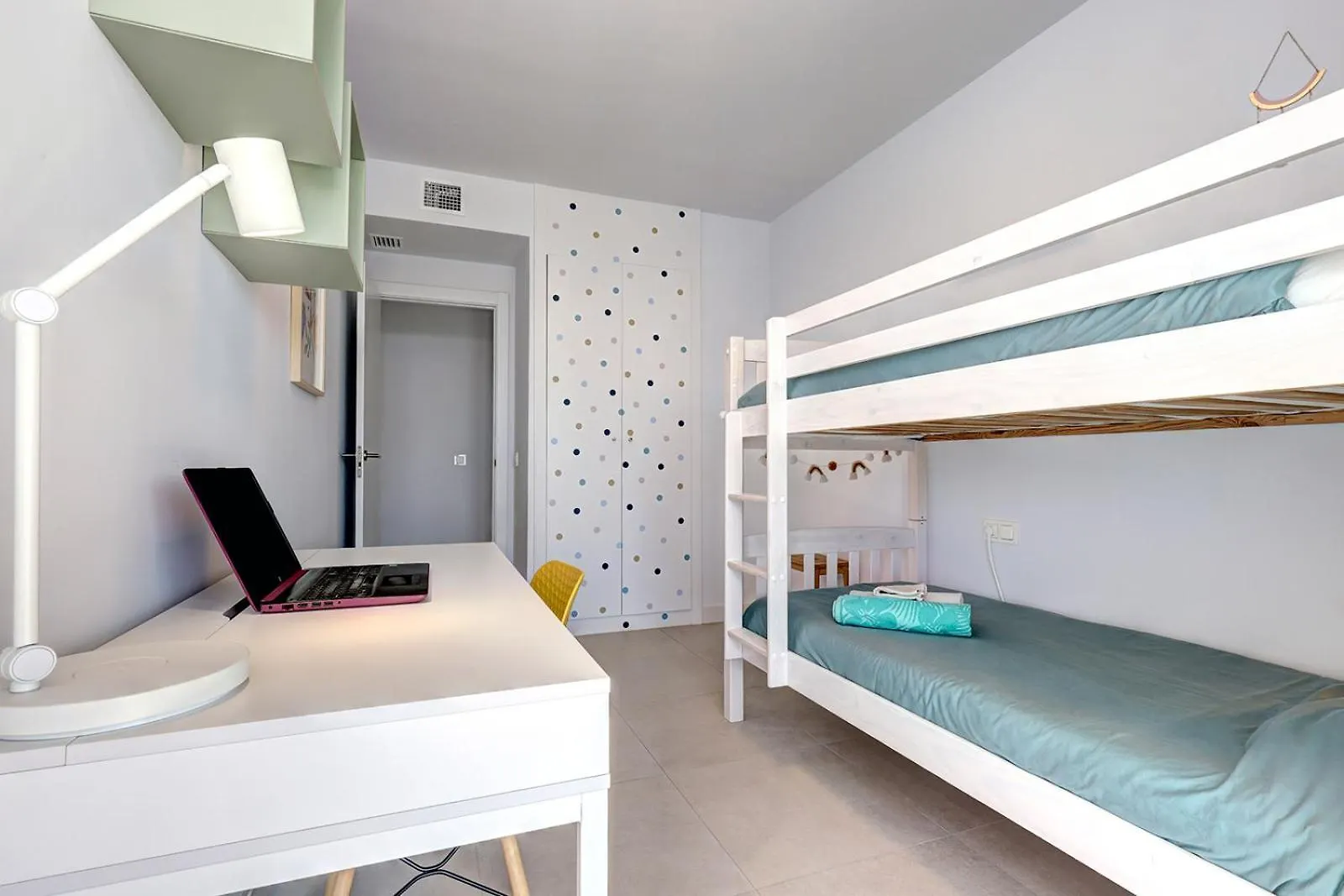 Estepona Place - Spacious Family City Apartment
