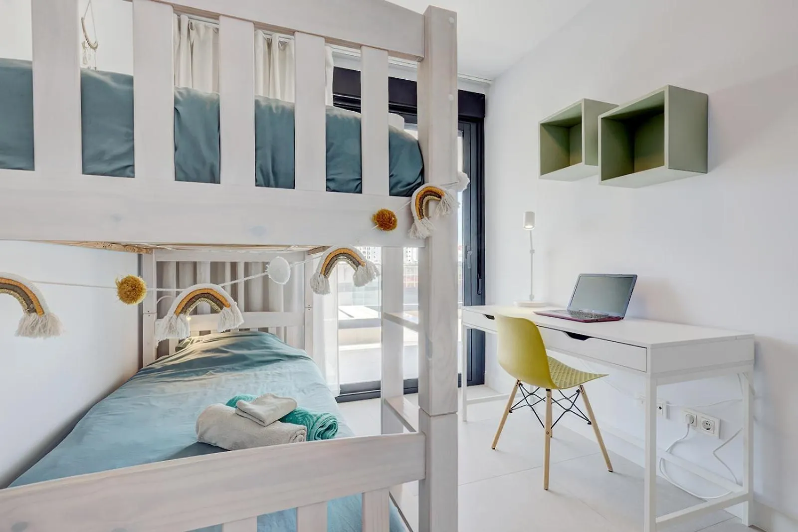 Estepona Place - Spacious Family City Apartment