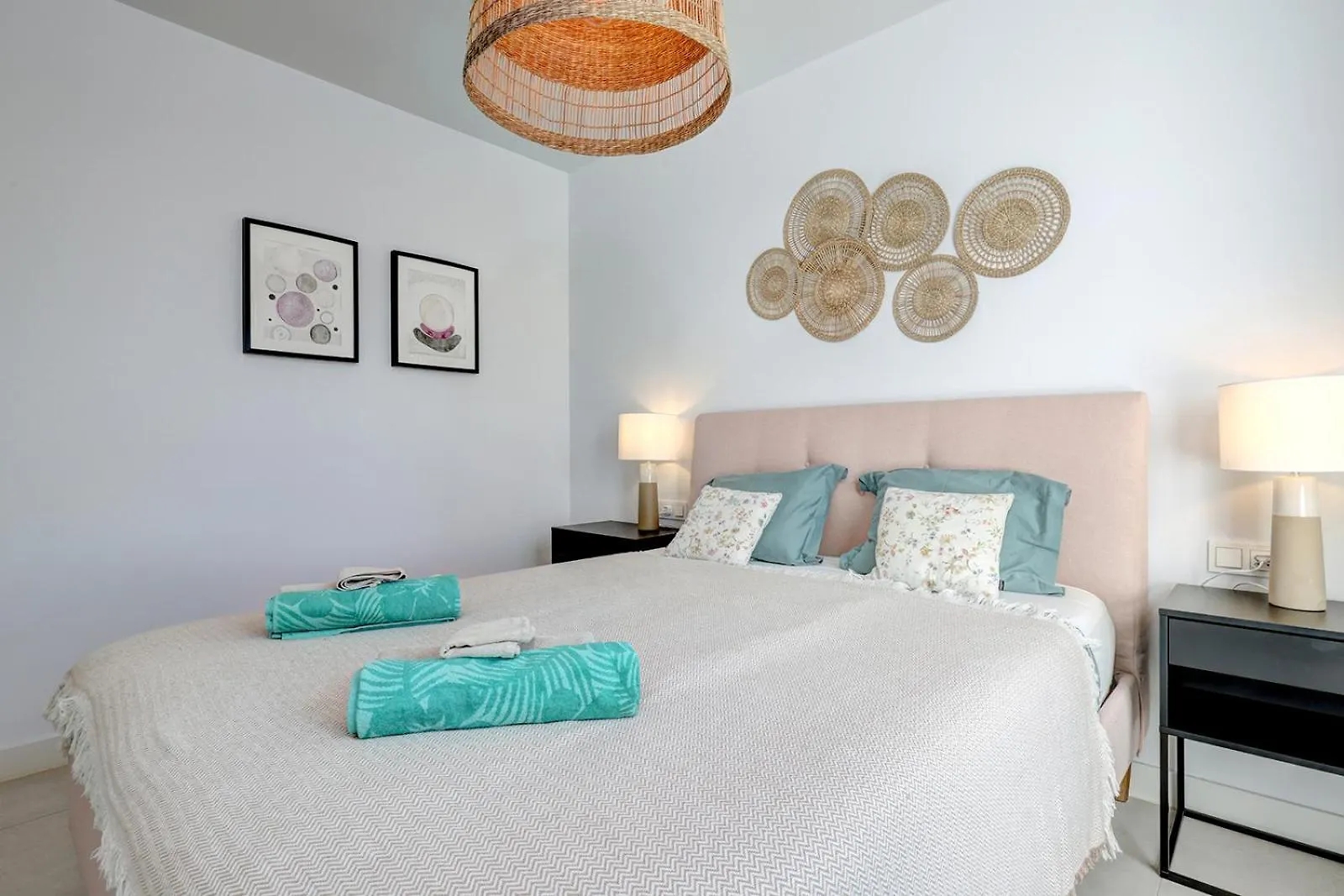 Estepona Place - Spacious Family City Apartment 0*,