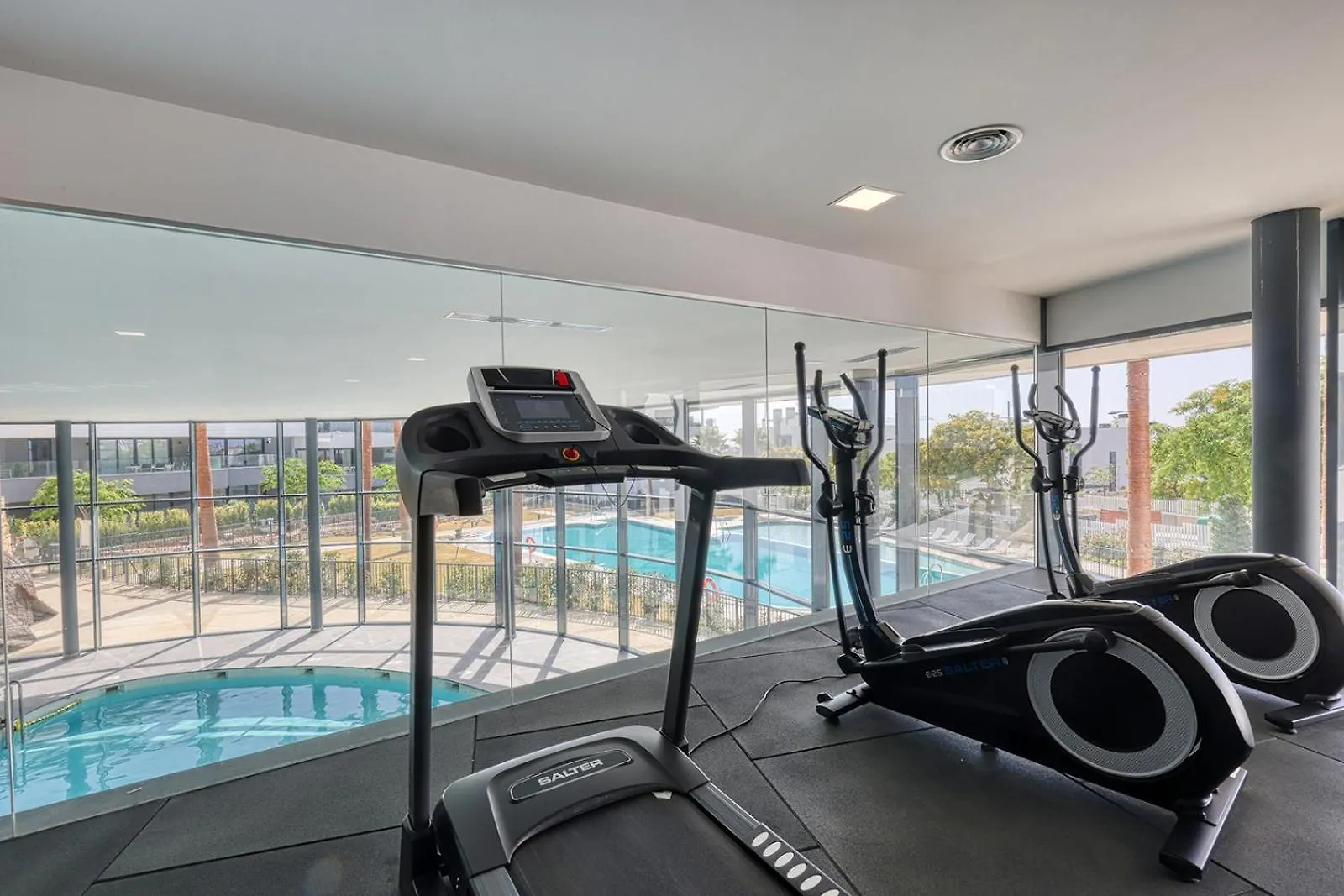 Estepona Place - Spacious Family City Apartment
