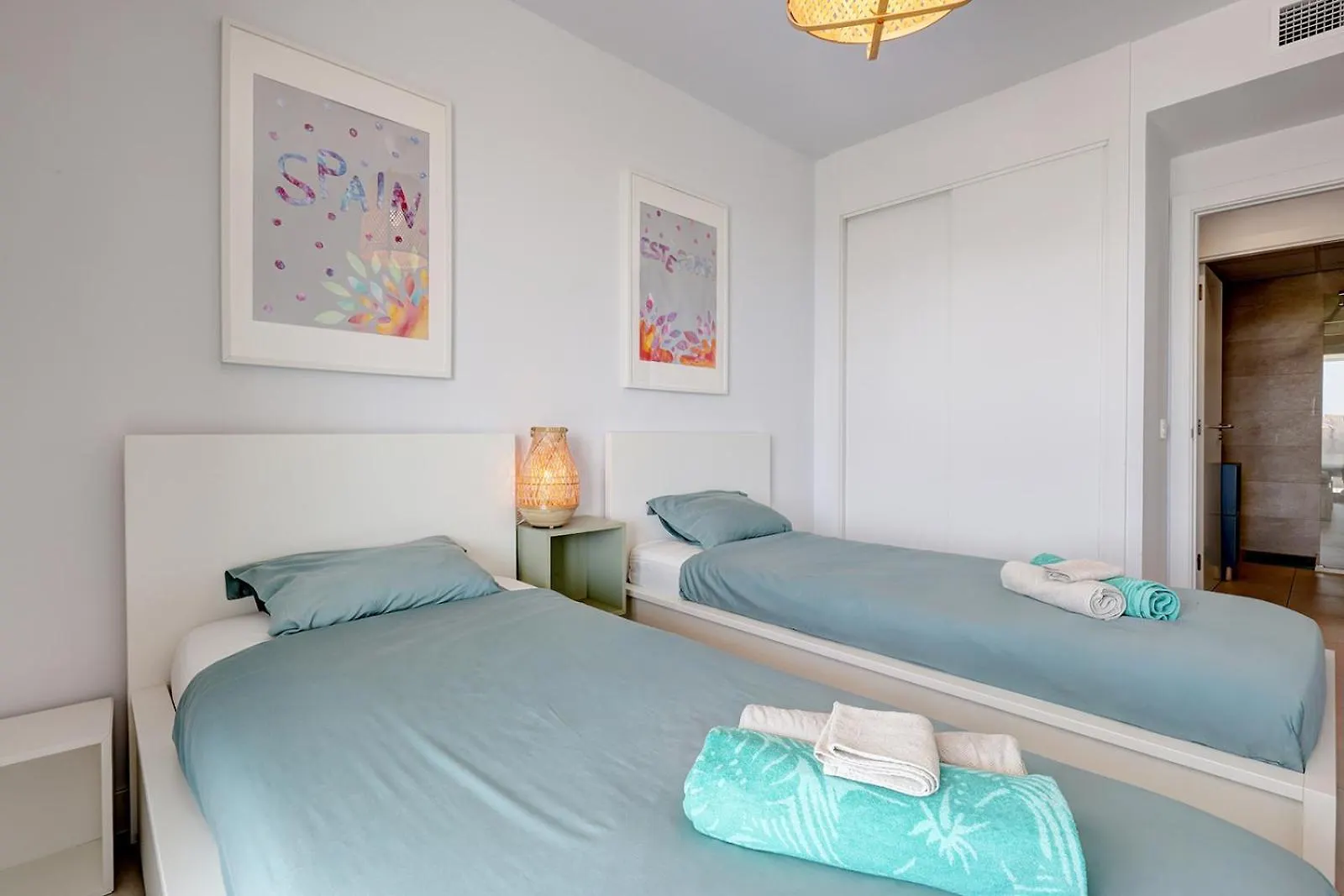 Estepona Place - Spacious Family City Apartment 0*,  Spagna