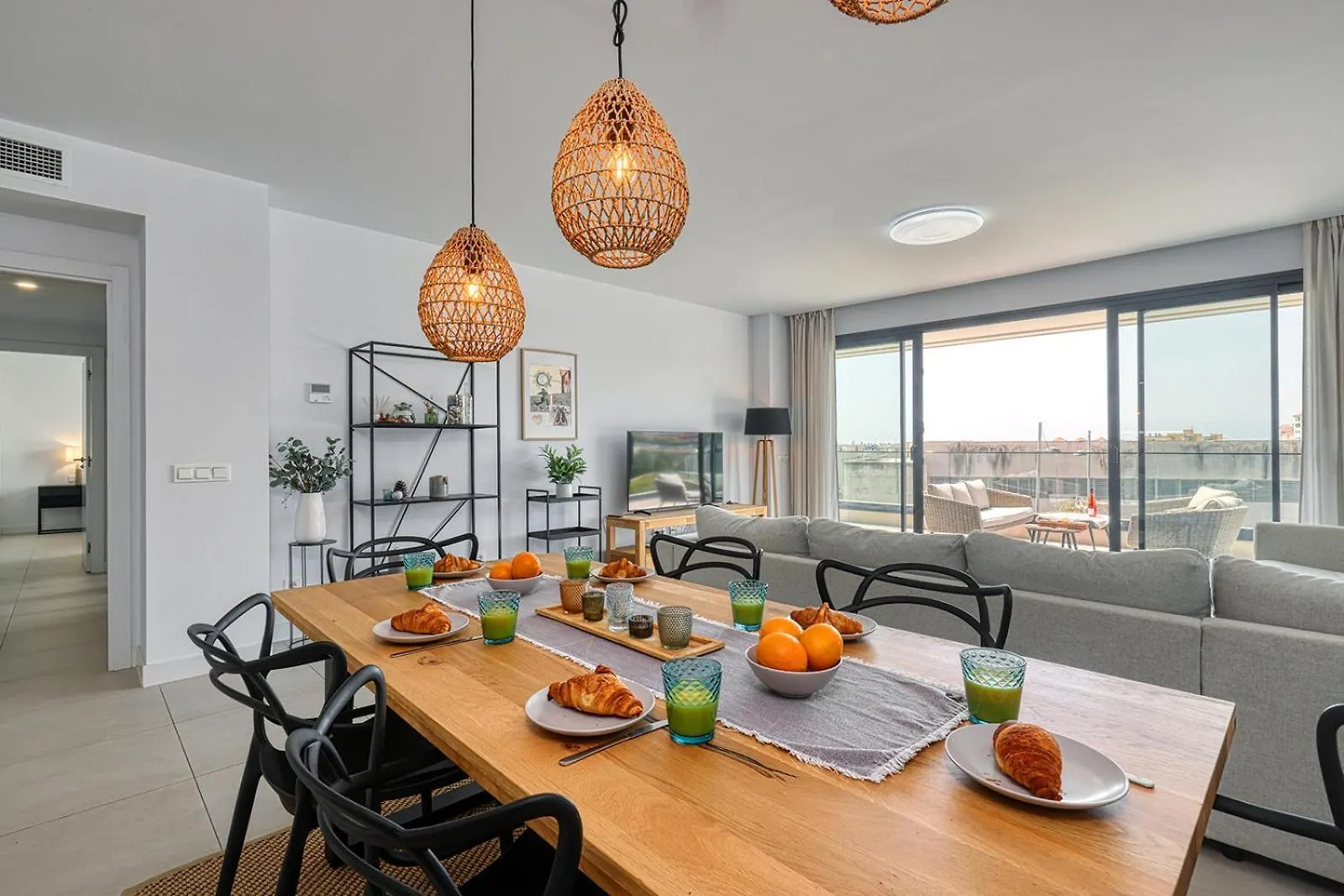 Estepona Place - Spacious Family City Apartment