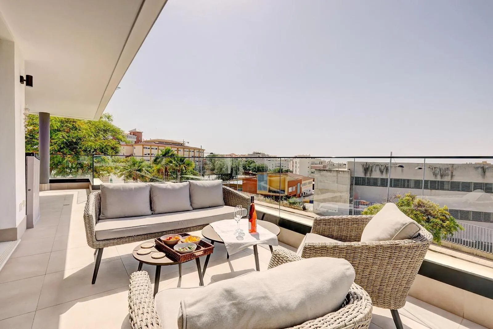 Estepona Place - Spacious Family City Apartment 0*,  Spagna